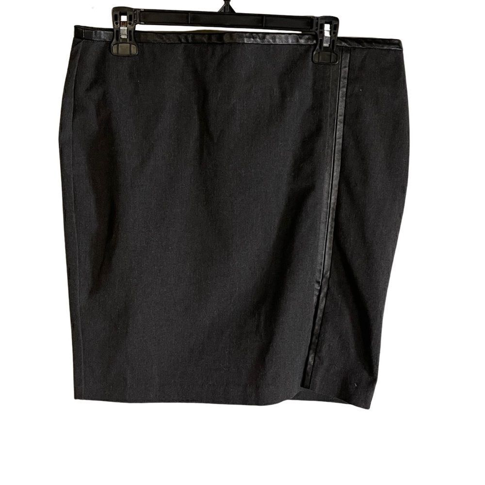 ECRU - Black Skirt 